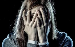 熟人恐惧症的原因和解决 *** (熟人中的陌生人：揭秘熟人恐惧症)