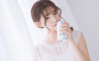 她，表面清纯内藏撩拨，魅力悄然偷走你的魂