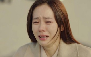 两个女怎么进行爱的交往呢(心扉相融，爱在缠绵间)