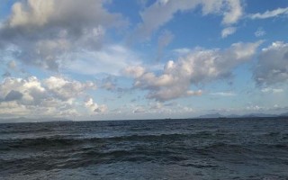 梦见无边无际的大海过不去(梦海无垠，心潮激荡)
