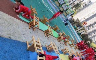 《学会椅子摇摆技巧，轻松体验平衡乐趣》