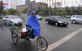 不带小雨衣特别舒服怎么回事(细雨润物，不带小雨衣，自在如飞)