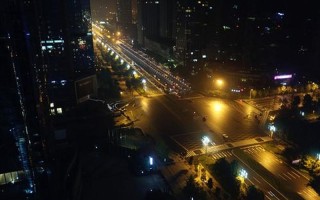 昼之子夜之父：时光交错的双重身份