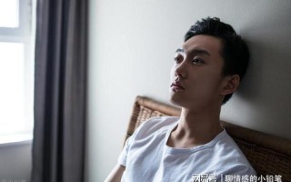 半夜忍不住给别的男人发信息—深夜心潮涌动，向陌路倾诉衷肠