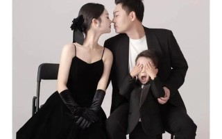 他抱着我在镜子前做—镜中相拥，时光凝止