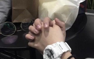 情侣为什么要十指相扣(十指交缠，共赴云端之巅)