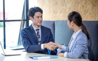 求职之路如履薄冰，重重压力压肩头