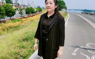 母子相谈中的岁月流淌