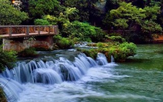 一看就湿的描写越细越好—肌肤水光盈盈，一眼浸湿云霄