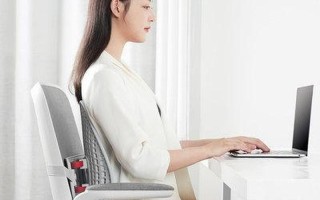 女孩子坐在上面怎么样才不累讲讲_巧妙姿势绝妙解困：女子久坐不累之道