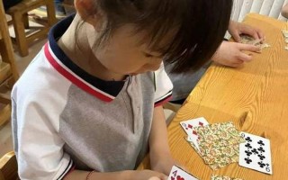 在卫生间里打扑克(洗手间里的扑克对决：马桶上的纸牌博弈)