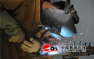 电焊之魅：波力的钢铁之舞