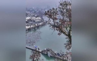 珠玉串流，如诗如画