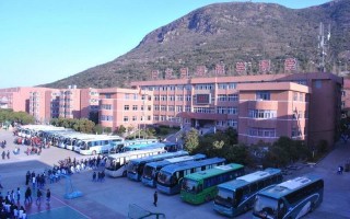 封闭式学校到底怎么样(封闭学校：利弊与选择)