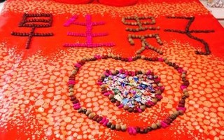 床段写的详细的描写_缱绻床榻间，妙笔勾勒情丝绵