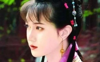 男儿身易女装形，变幻容颜展风姿