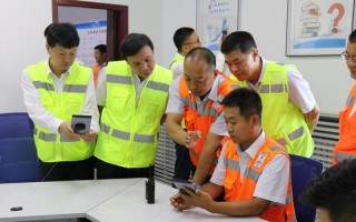 一名接待员应在几分钟内为客人办理完入住手续_30厘米客人莅临 盛情款待备厚礼
