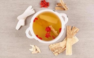 女人每天喝黄芪水好吗—揭秘：女性每日饮用黄芪水的神奇功效