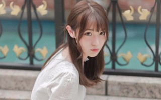亲亲的时候哼唧是有反应了吗(亲吻时娇吟：情意流露还是生理反应？)