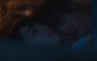 男生半夜睡不着去看女生空间_午夜失眠，男生偷偷刷B站，夜不能寐，脑洞大开