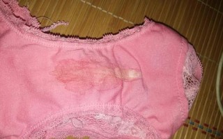 抽出来时液体流出来了怎么回事啊(液撒满地惊魂现，抽瓶不明竟流泉)