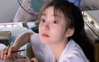 女生发嗯嗯的背后含义：解密背后的心思与情绪